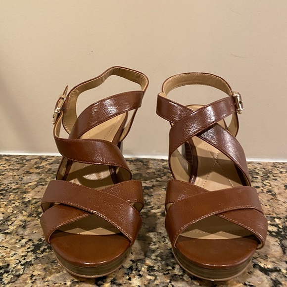 Women Sandals - Picture 8 of 9